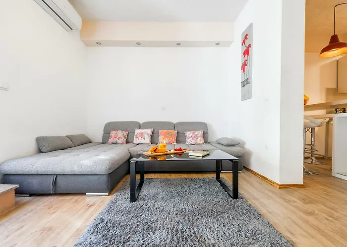 Alena Luxury Apartment With Jacuzzi