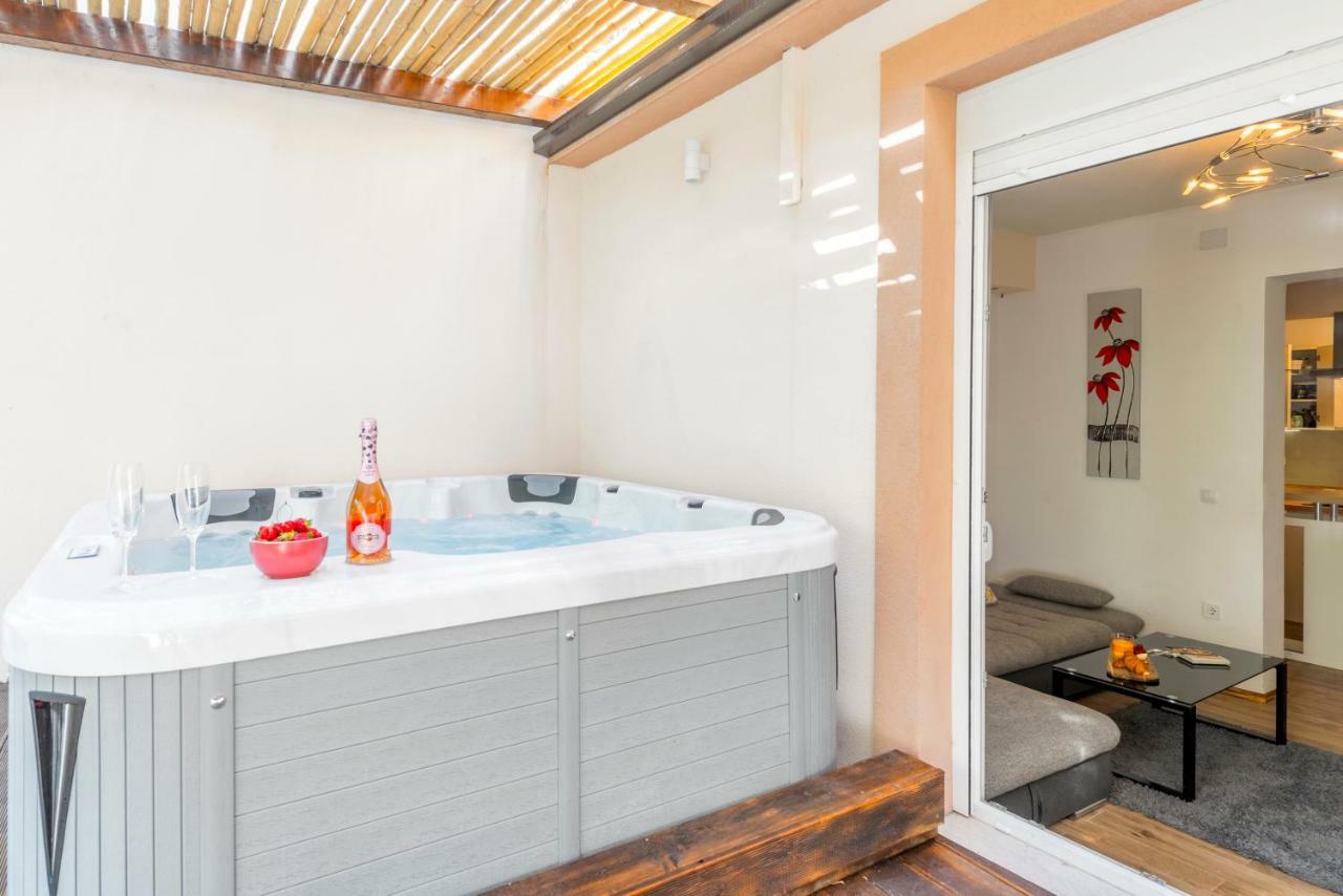 Alena Luxury With Jacuzzi Appartamento *