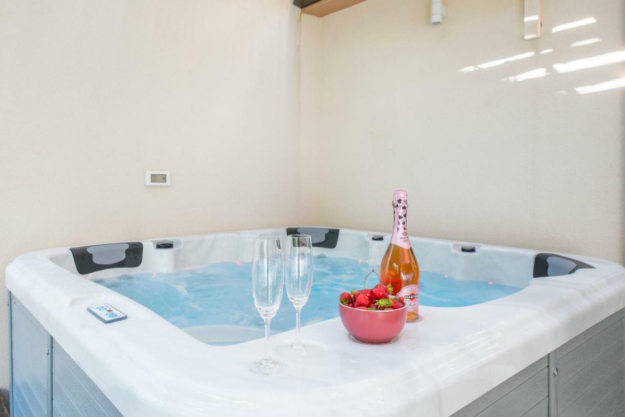 Alena Luxury With Jacuzzi Appartamento *